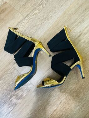 Elegant Gold Loriblu  luxury Italian footwear model (identified as 6ES40396GLD